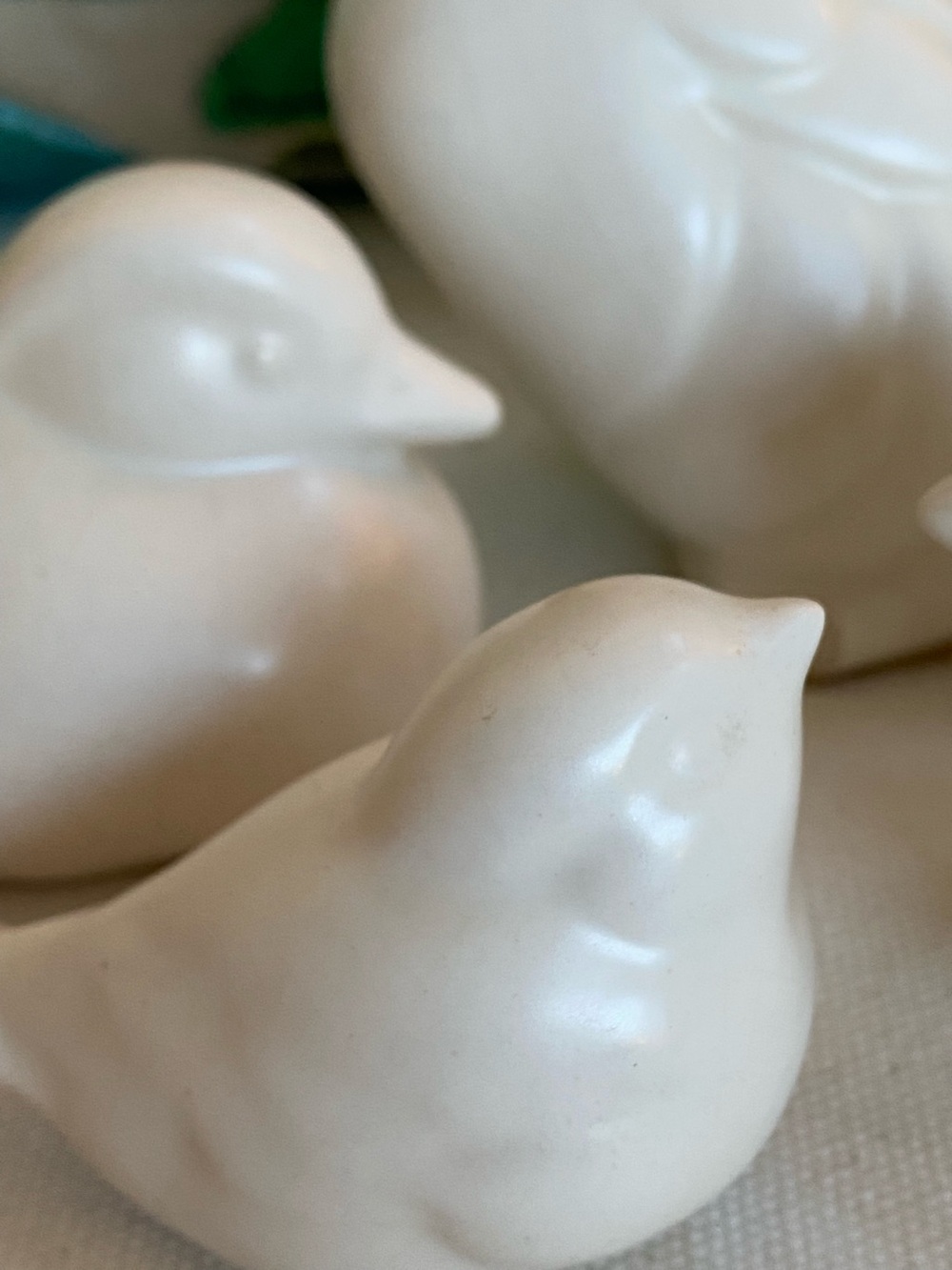 Vtg White Glazed Ceramic Birds Ducks Water Fowl Figurines Family Set of 4 Japan - Picture 3 of 14